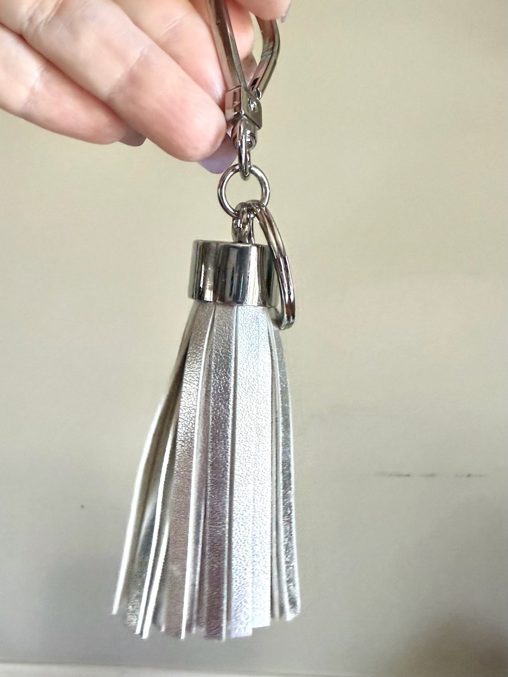 🎅🏻 SALE Silver Tassel Keychain bag Charm new